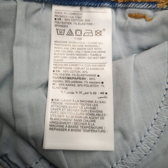 NWT Old Navy Ladies Size 6 Light Wash Mid Rise Bootcut Blue Jeans - Picture 6 of 13